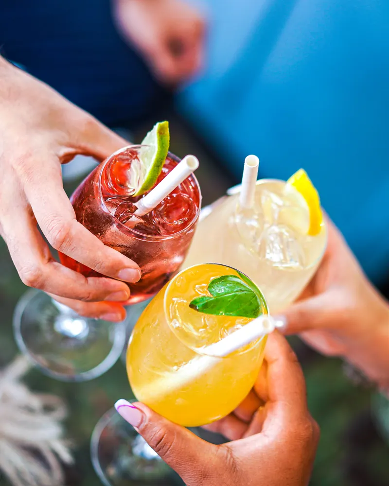 Cocktails servis au bar, restaurant en Côtes-d'Armor